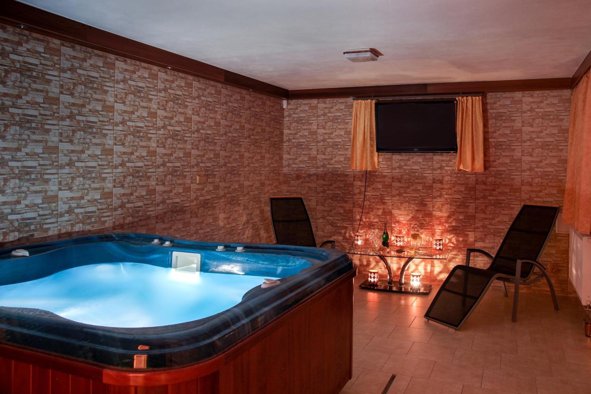 Wellness Penzion Palice Jindřichŭv Hradec Eksteriør billede